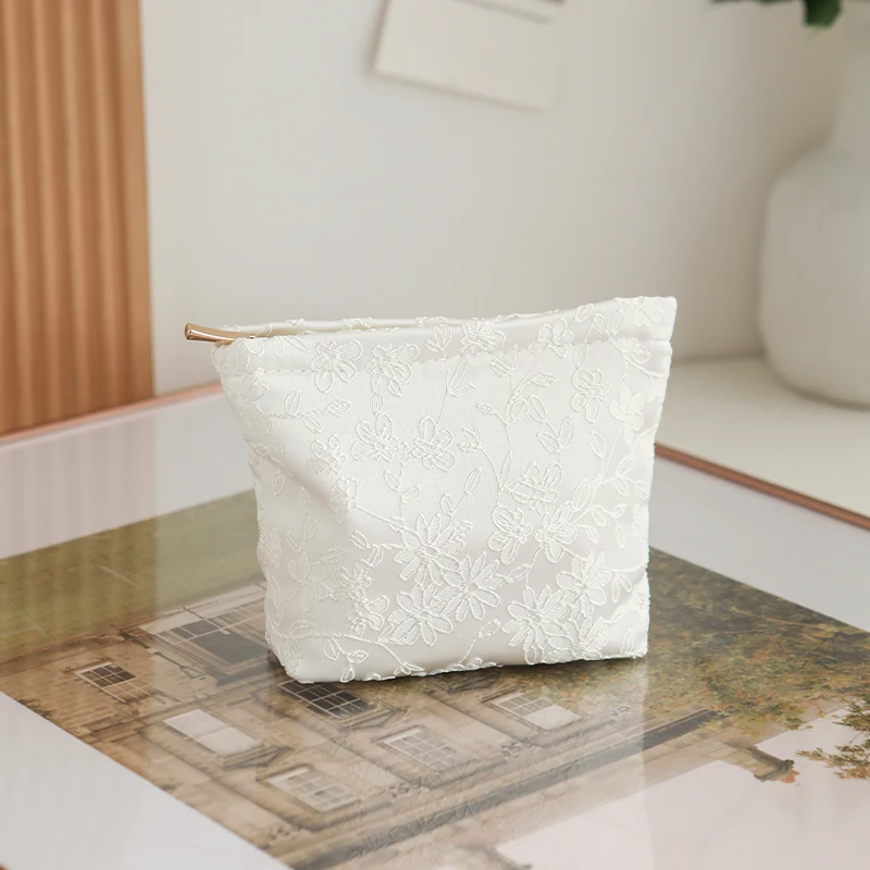 Women's cosmetic bag, small white embroidery cosmetics storage bag, portable lipstick bag, coin purse, commuter liner bag