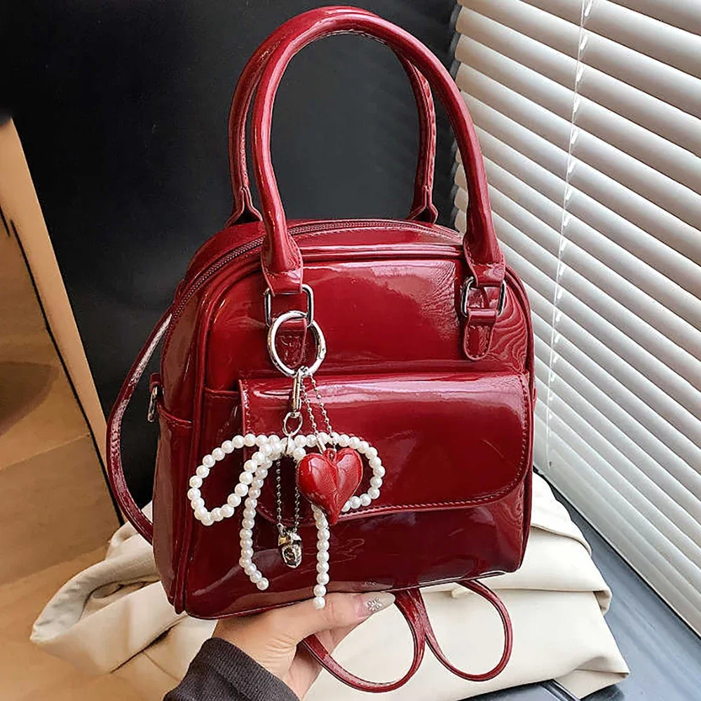 Bolsos cuadrados de charol Burdeos, mochilas versátiles para mujer, bolsos de hombro con colgante de lazo de perlas a la moda, paquete diario cruzado