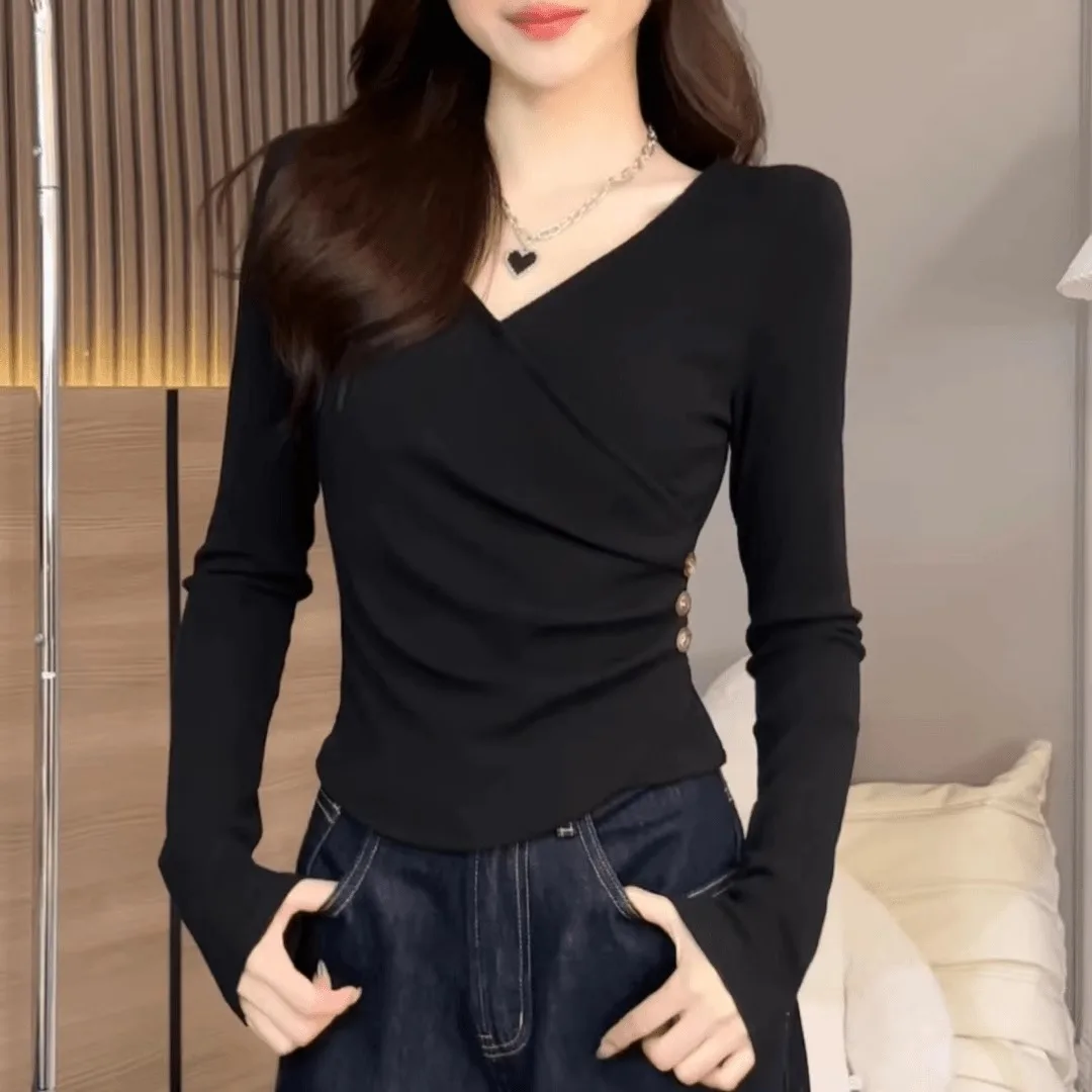 Koreanisches unregelmäßiges Langarm-T-Shirt mit V-Ausschnitt für Damen im Herbst und Winter, schmale Passform, kurzes Basis-Shirt-Oberteil im Western-Stil