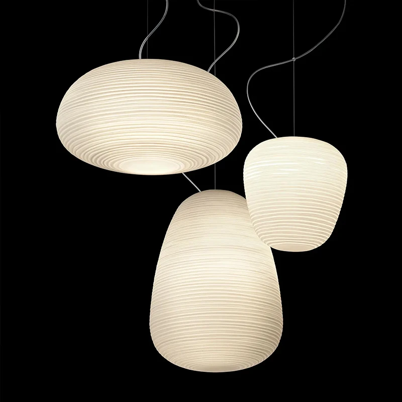 تركيبات إضاءة داخلية بتصميم حديث، ثريات زجاجية طويلة لديكور المنزل من Urban Loft بتصميم مختلف