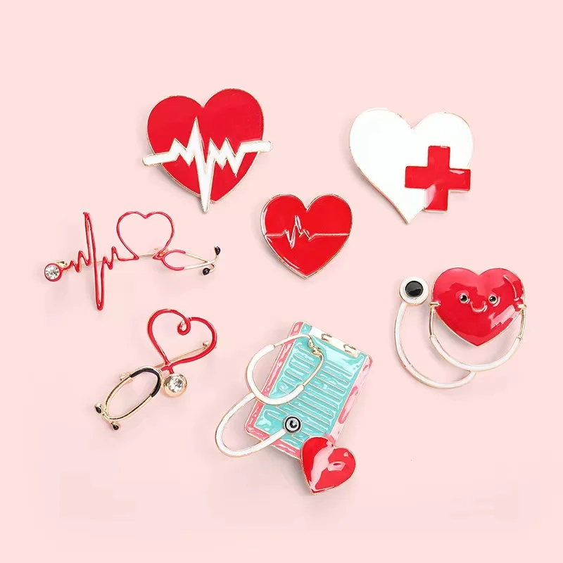 Pin Club | 7 stili Cartoon Red Heart stetoscopio spilla smaltata elettrocardiogramma personalizzato distintivi per risvolto personalizzati medici