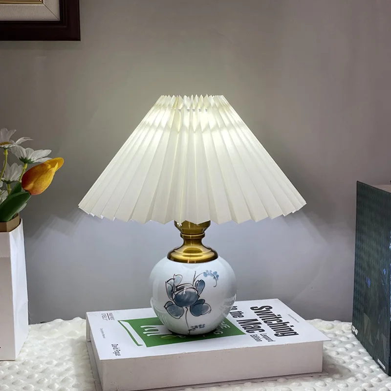 Nordic Decorative Pleated Lampshade Table Lamp with Ceramic Base Home Lighting Fixture