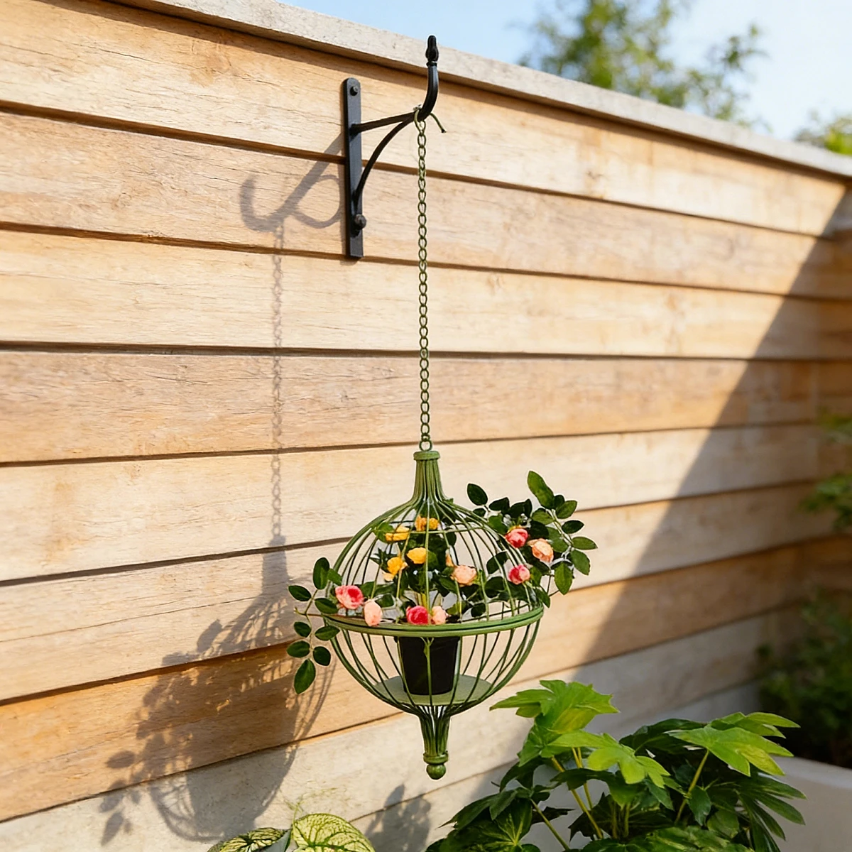 

Courtyard Iron Art Ufo Hanging Basket with Openable Lid, Vintage-Style Creative Succulent Flower Pot, Hanging Flower Stand