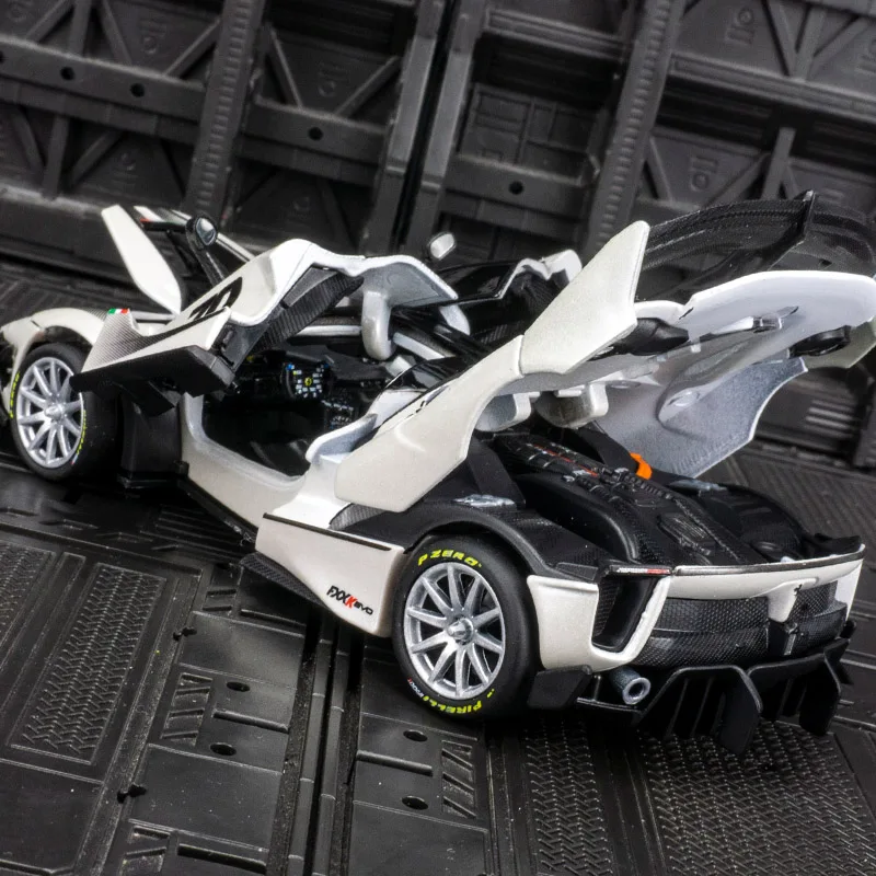 Bburago 1:32 Ferrari FXX K modelo de coche de aleación colección de adornos puertas de supercoche y maletero del capó del motor se puede abrir