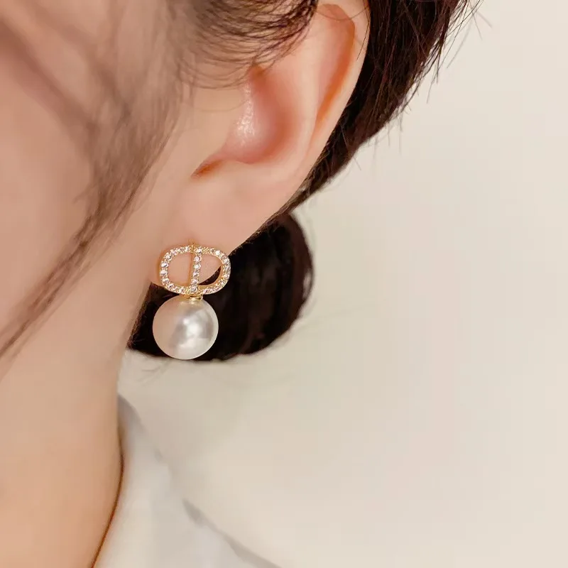 Fashion personality micro-set pearl earrings light luxury niche design sense of hundred pearl earrings