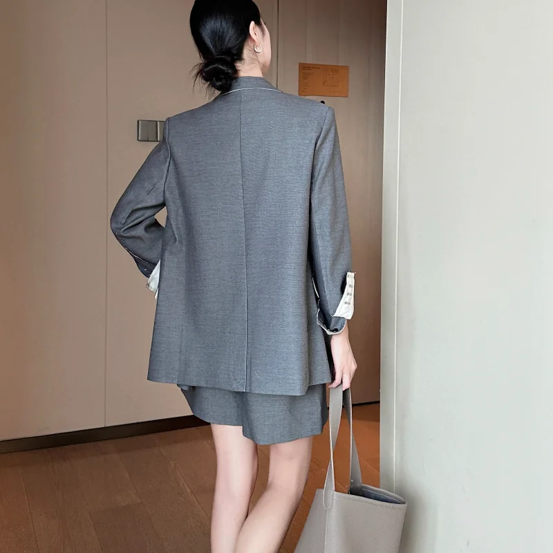 グレーのゆったりとしたカジュアルでスタイリッシュな女性用ブレザー、長袖、ブレスト、ゆったりとした襟、オフィスレディー、多用途、女性用ジャケット、秋