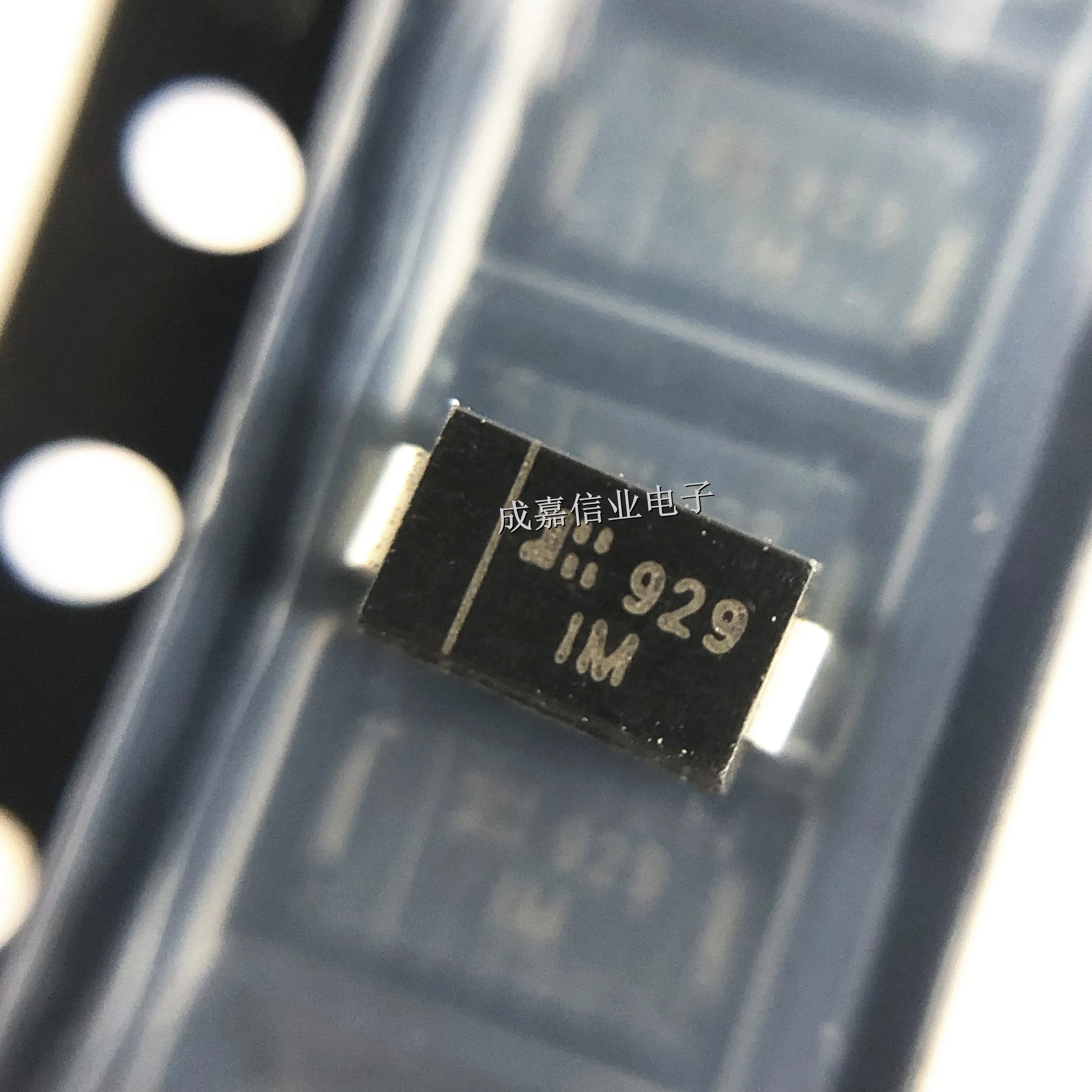 

100pcs/Lot SMAJ15A-13-F SMA DO-214AC-2 MARKING;IM ESD Protection Diodes / TVS Diodes 400W 15V Operating Temperature:- 55 C-+150C