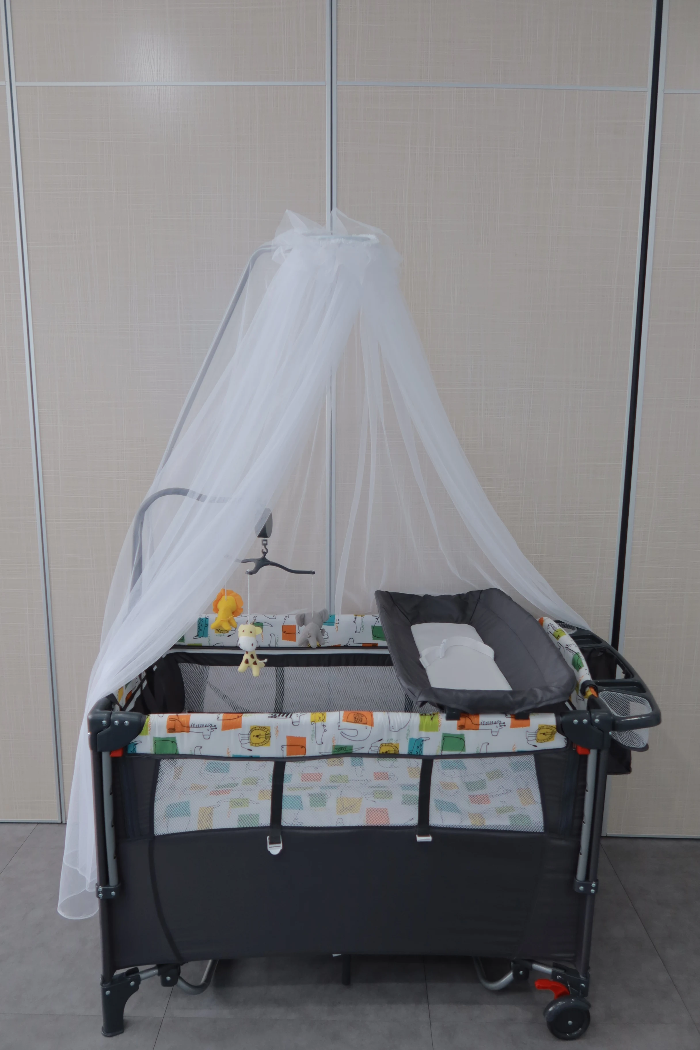Multifunctional Metal Baby Bedside Sleeper crib cot for toddlers with Rocking Tube for Bedroom and Hospital Use