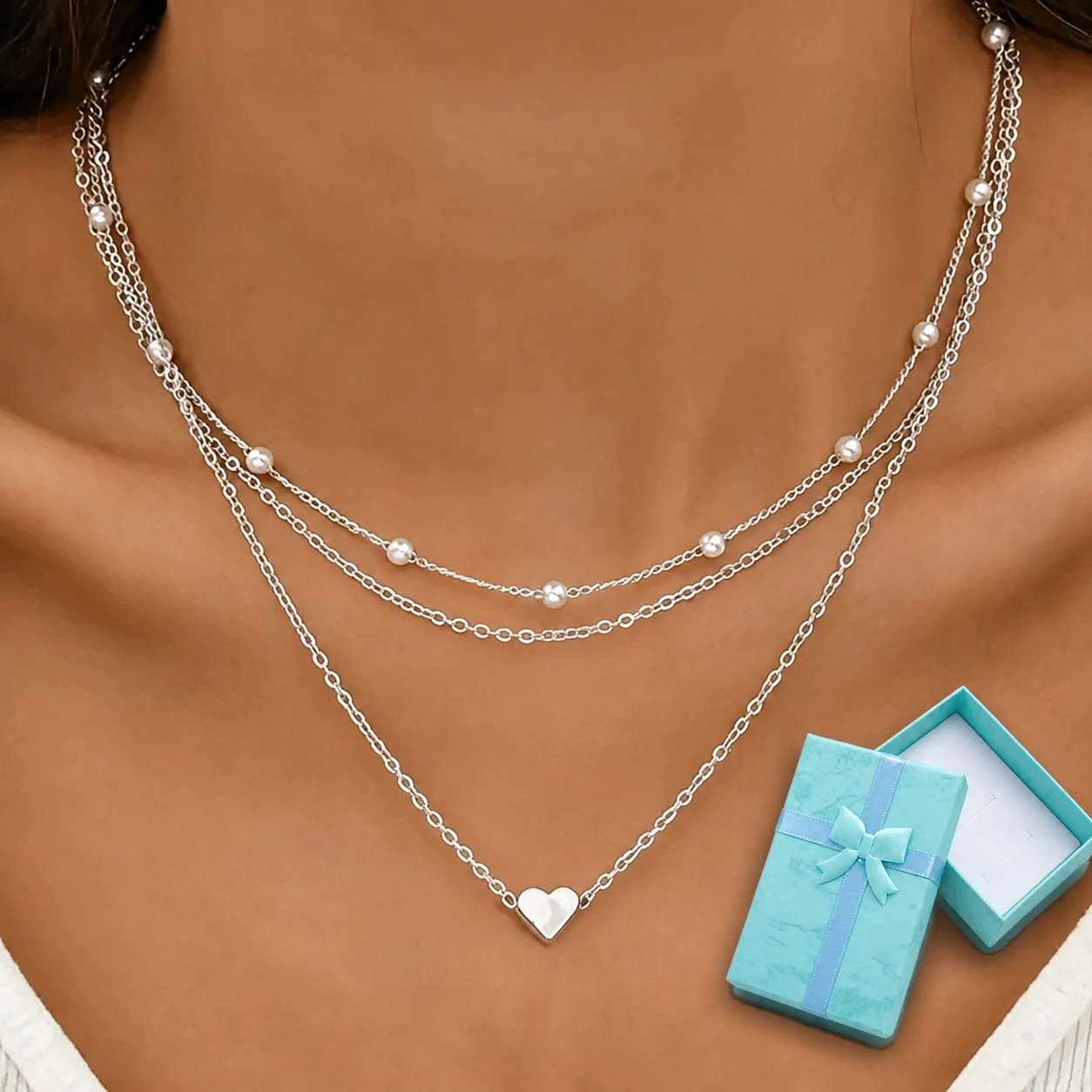 Mit Geschenkbox 3-Schichtige Perlenherz-Anhänger-Halskette für Frauen Goldfarben Mehrschichtige Kette Vintage Minimalistischer Schlüsselbeinschmuck – Detail 2