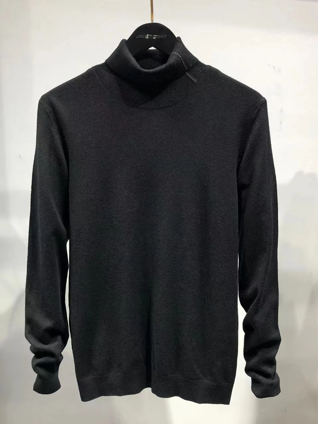

High-Ne Thi Woolen Sweater for Men Soft Comfortable High-End ey Casual Wear for All Seasons And Ocns