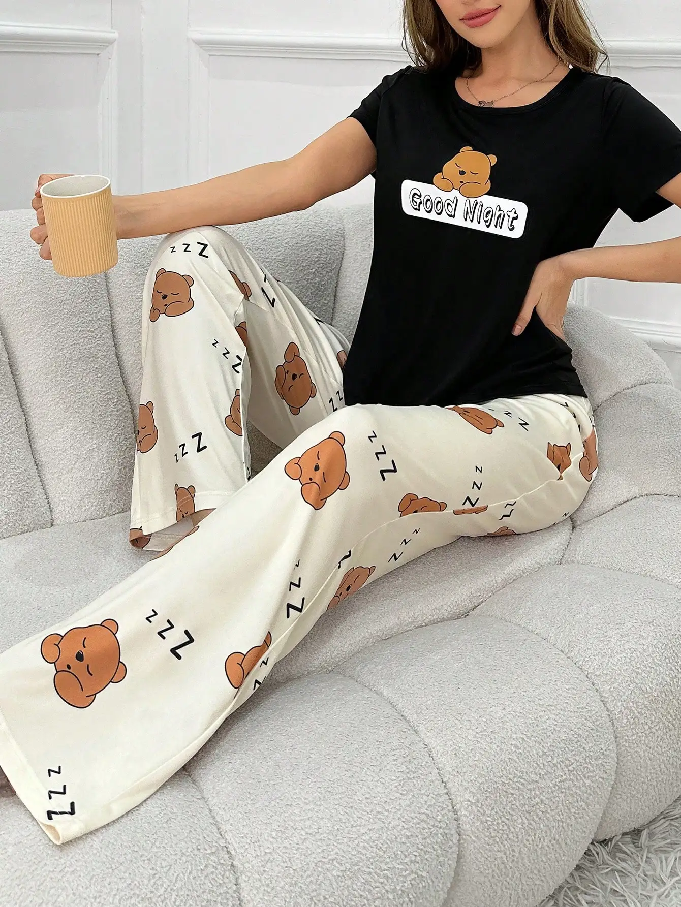 2-Piece Set of Women's Four-Season Pajamas, Casual and Cute Cartoon Print Short-Sleeved Long Pants Pajama Set