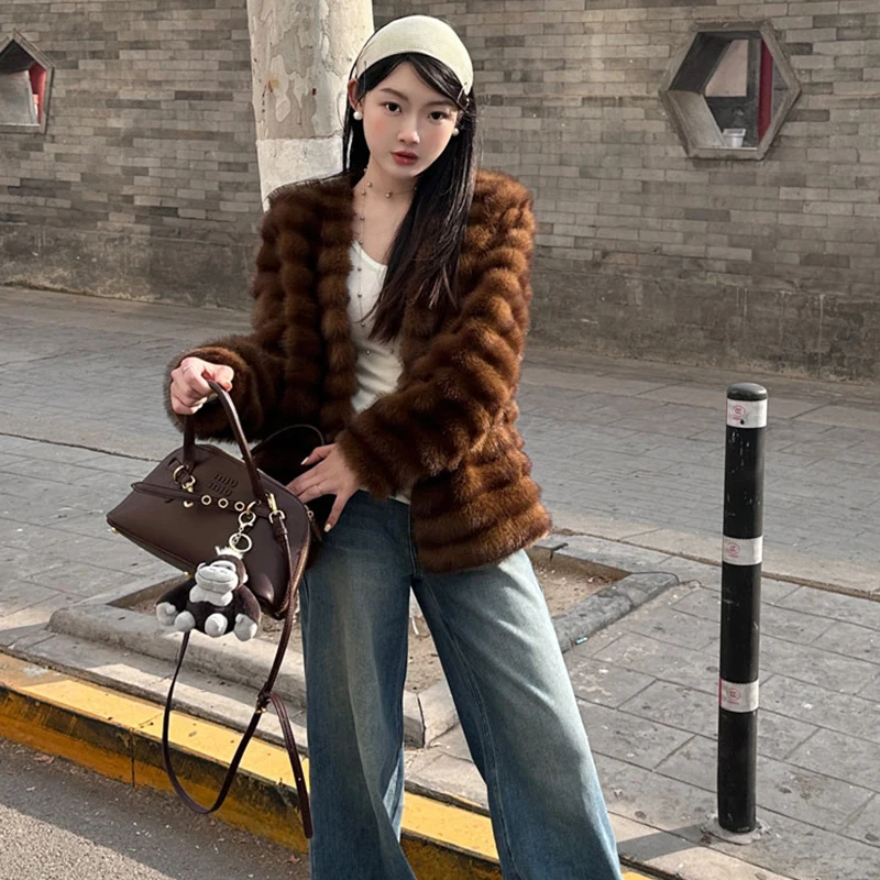 

Высококачественная куртка из искусственного меха, женская модная свободная пушистая короткая куртка с лацканами и длинными рукавами, зима 2025 г., женская уличная теплая верхняя одежда