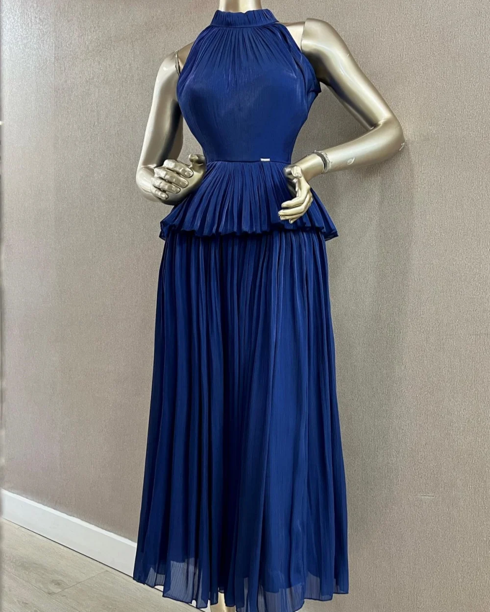 

Customized Modern Style Elegant Chiffon Ruched Straight High Collar Long Dresses Bespoke Occasion Dresses Sizes Available Retro