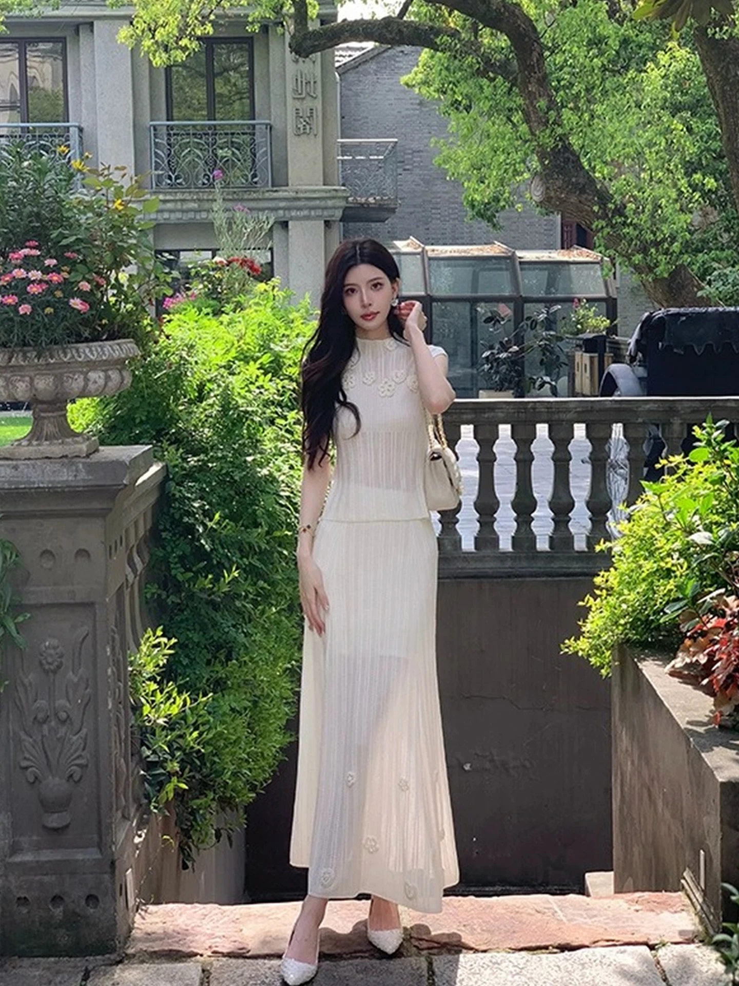 قميص نسائي محبوك من الحرير الجليدي بقصة ضيقة Ne Summer 2025 تصميم فريد من نوعه ثلاثي الأبعاد على شكل زهرة للتنقل النسخة الكورية ملابس تريكو