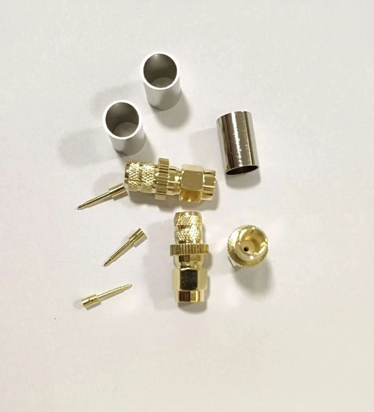 100ชิ้นSMAชายเสียบ(หญิงขา)จีบRFเชื่อมต่ออะแดปเตอร์สําหรับRG5 RG6 5D-FB LMR300 SMA-J-5สาย