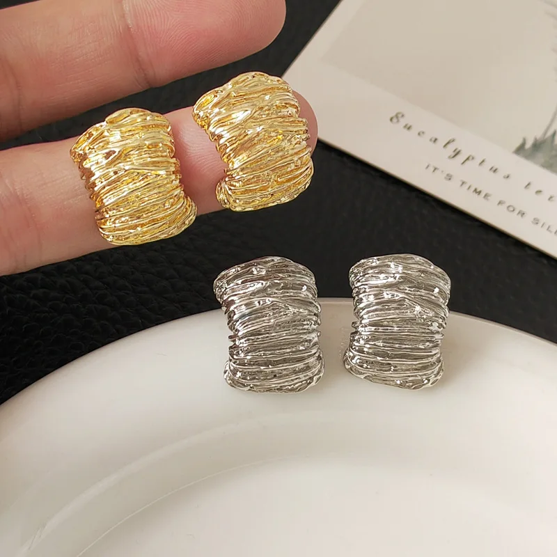 Charm Fold and Wrinkle C Shape Stud Earrings for Women Temperament Fashion Hip Hop Rock Party Jewelry Korea Earring Accessories