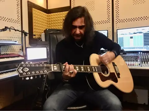 Guild F512 어쿠스틱 일렉트릭 기타 12현 단색 - 고급 레벨 플레이어를 위한 빈티지 스타일 목재 바디