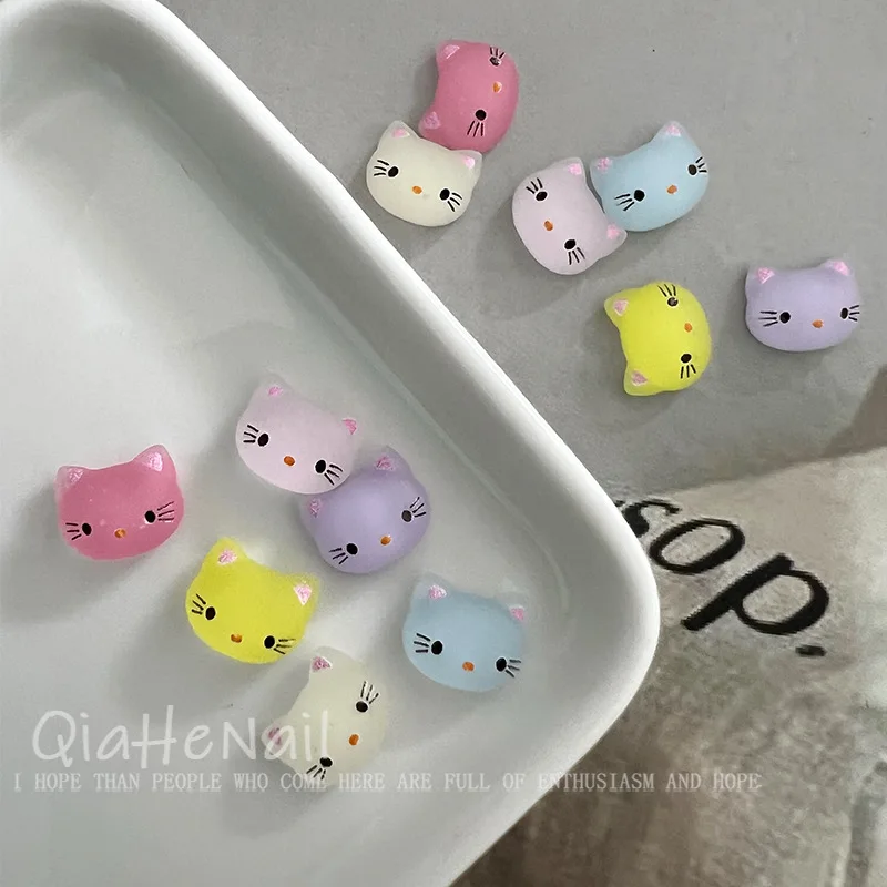 20 pezzi mini carino opaco Sanrio colorato Hello Kitty testa cartone animato pendenti per unghie resina decorazione per unghie fai da te gioielli per nail art