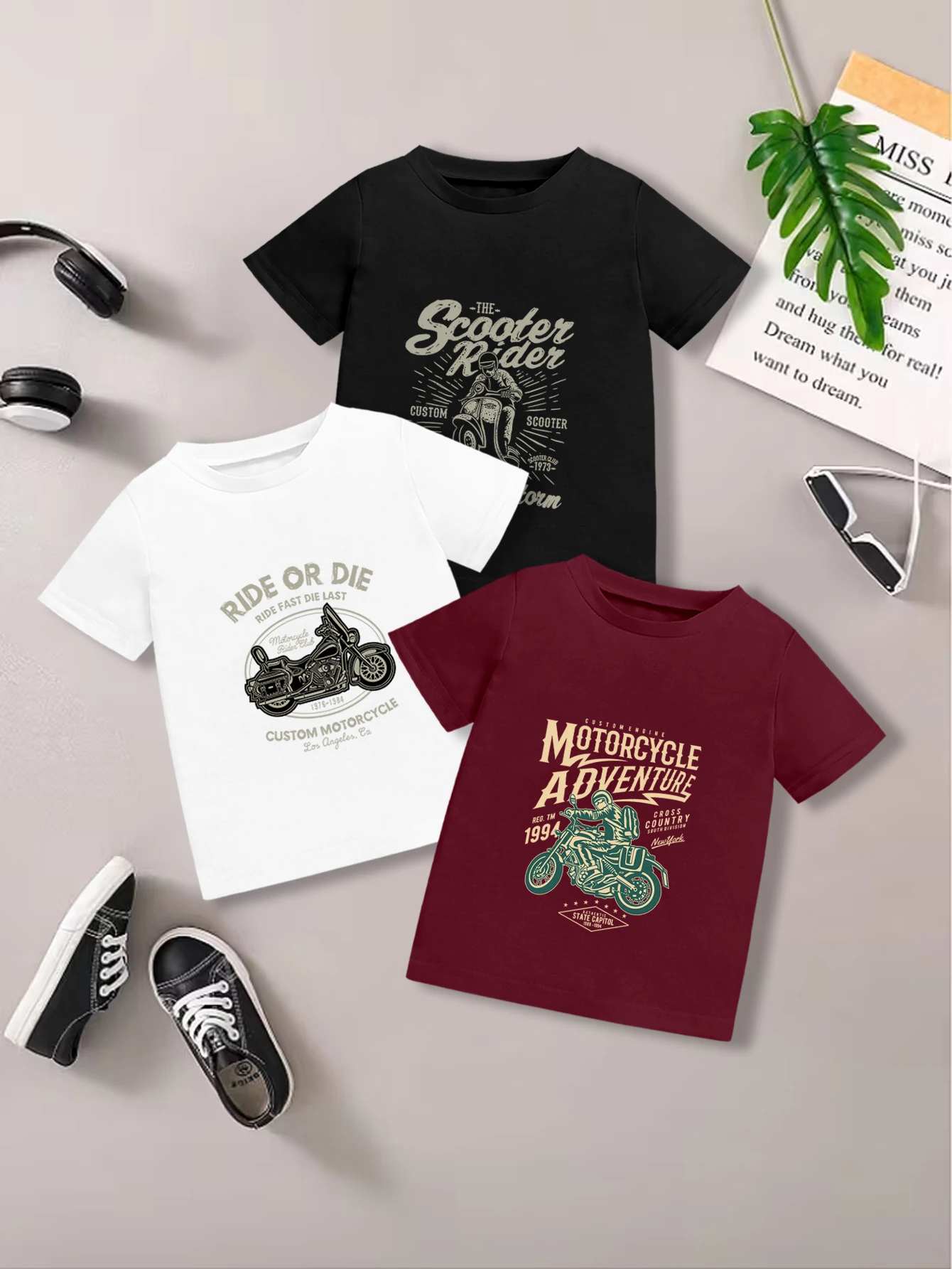 

3 предмета: летняя повседневная футболка для мальчиков с графическим принтом в виде мультяшного мужчины, ездящего на мотоцикле