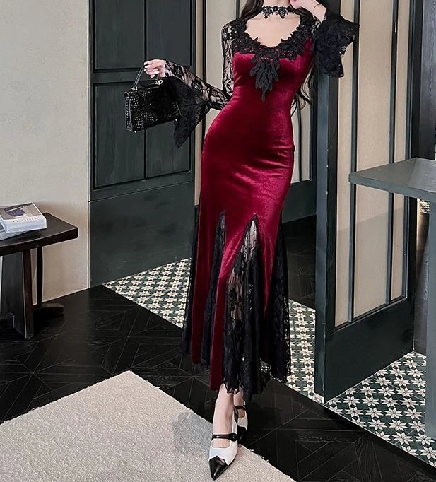 

Black Dress Lace Long Sleeved Women's Slim Fit and Slimming Fish Tail Halloween Long Dress