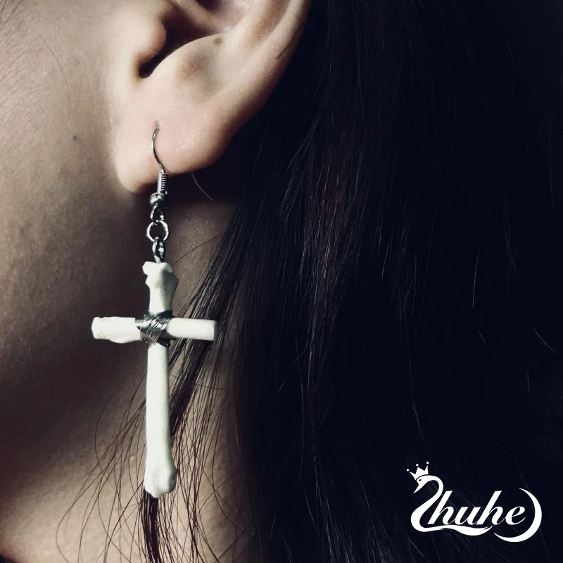 2024 New Snow Fox Metacarpal Cross Earrings Punk Style For Women Copper Alloy Jewelry Party Gifts