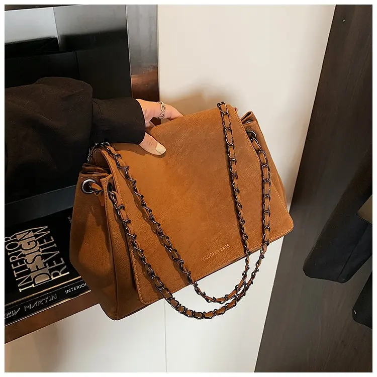 

Retro Suede oulder Bag for Women with Chain Crossbody Bag Faionable Work Commute Universal Women's Bag Cover Closure