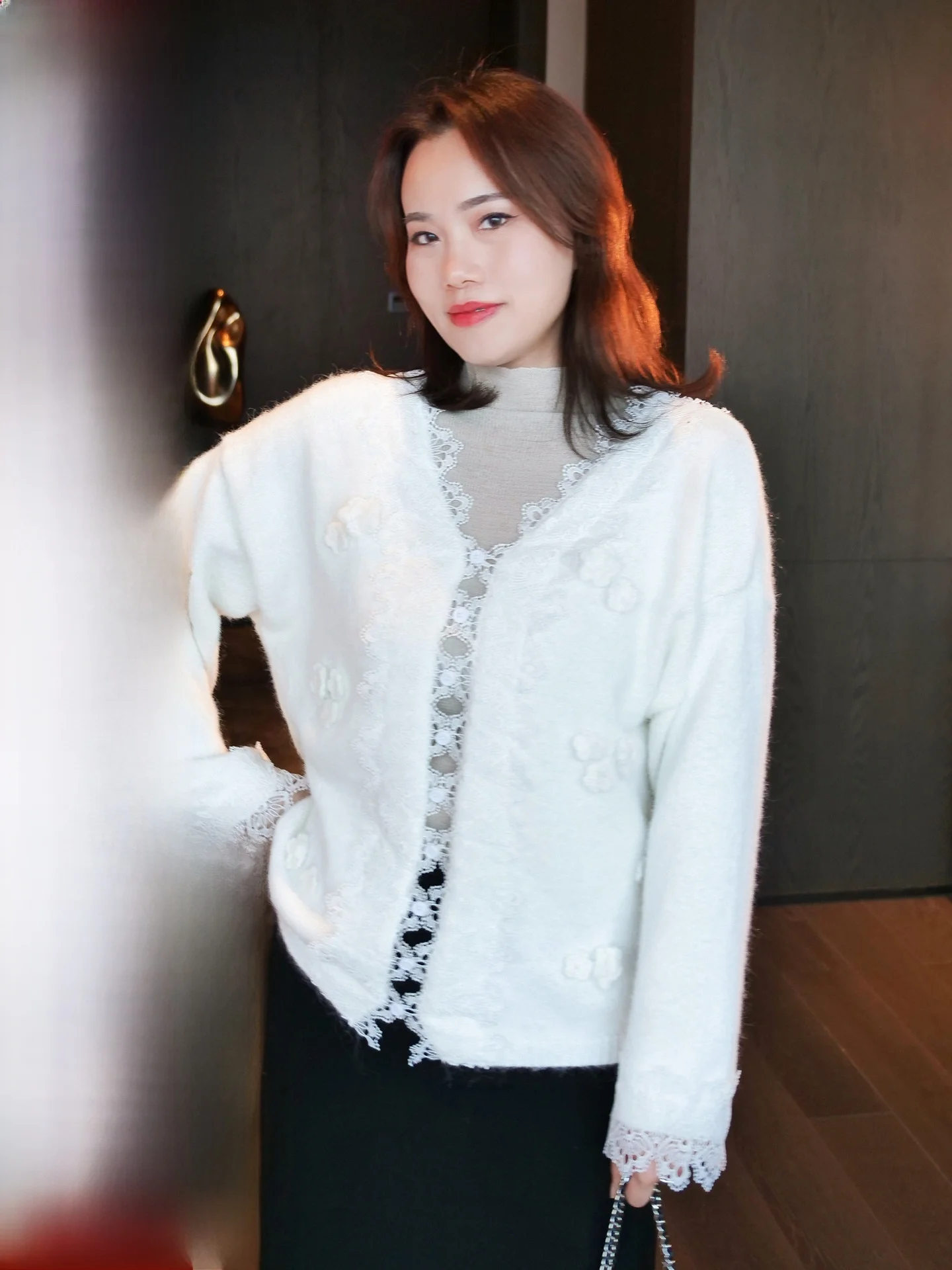 

Romantic Knitted Lace Patchwork Oversize M Cardigan Ele Sle Long Sve V-Ne Regular Length Button Closure Women's Sw...