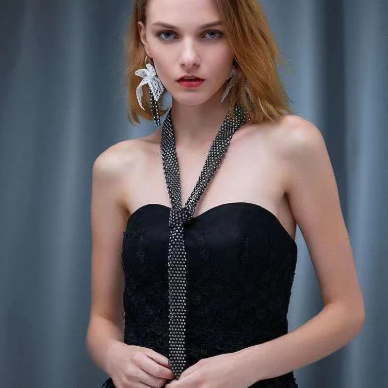 Catene per cravatte con strass europee e americane Collana per cravatte da donna Accessori per abiti da sposa Cravatta alla moda e alla moda