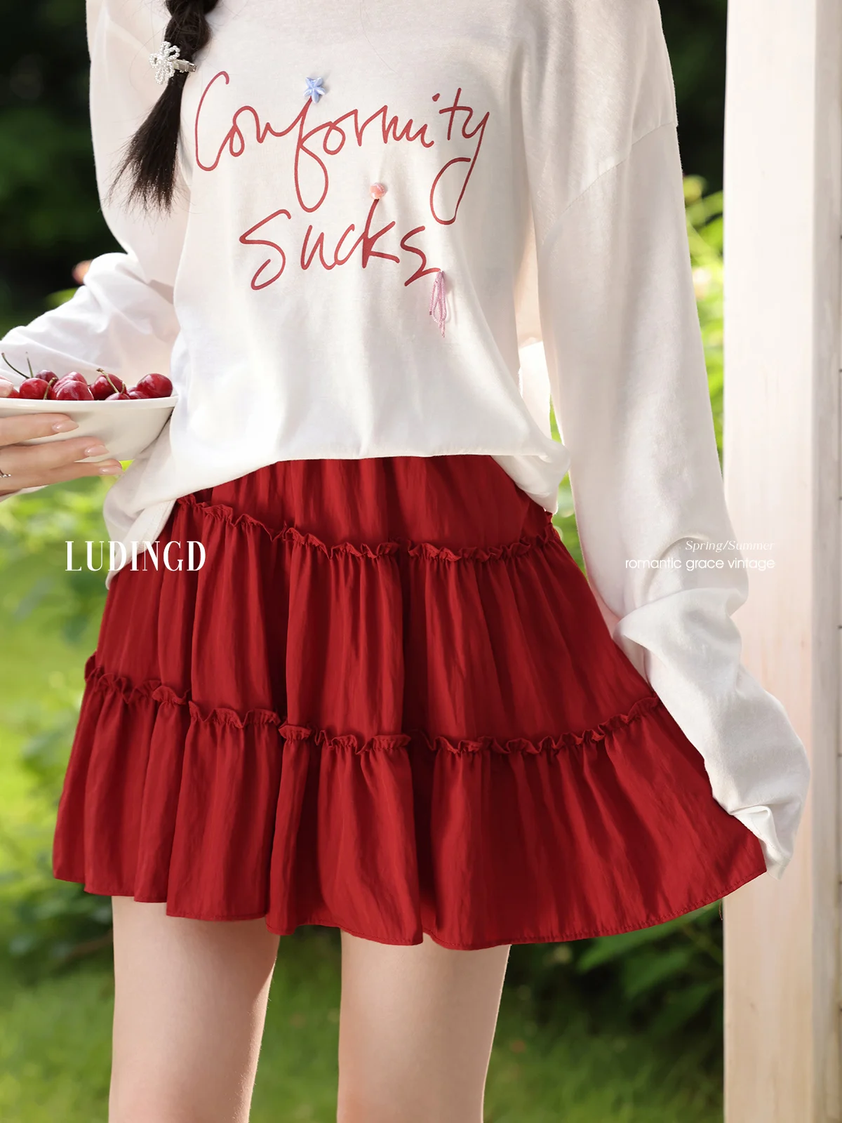 

ALXNAN Plus Size Red Mini Skirt Women 2025 Summer Holiday Beach Party Pleated Skirts Elegant Loose-fit Female Clothing D12163