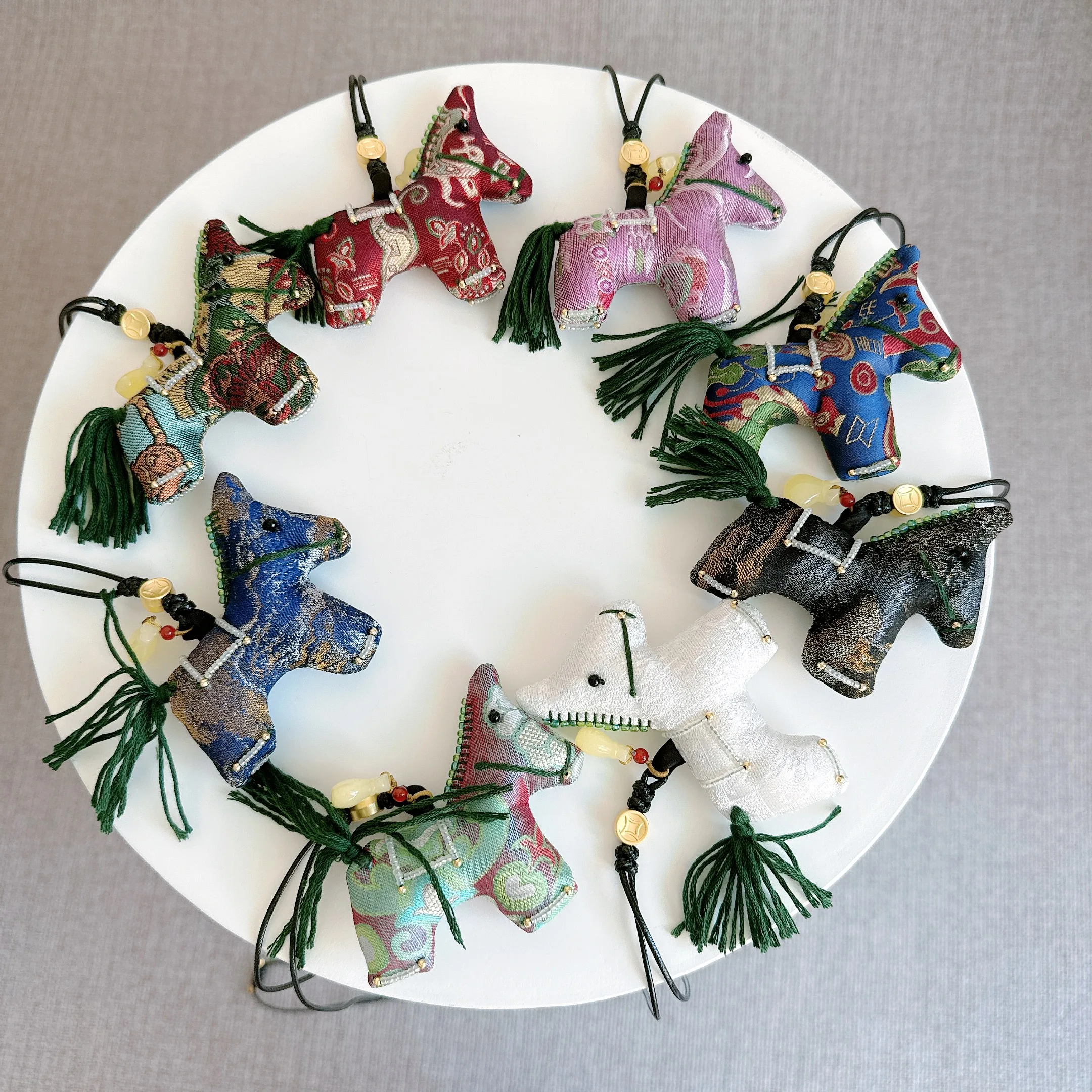 المهر قلادة الحرفية والإبداع الصينية التطريز النسيج أغنية الديباج قلادة رائعة زخارف الحصان على الملابس