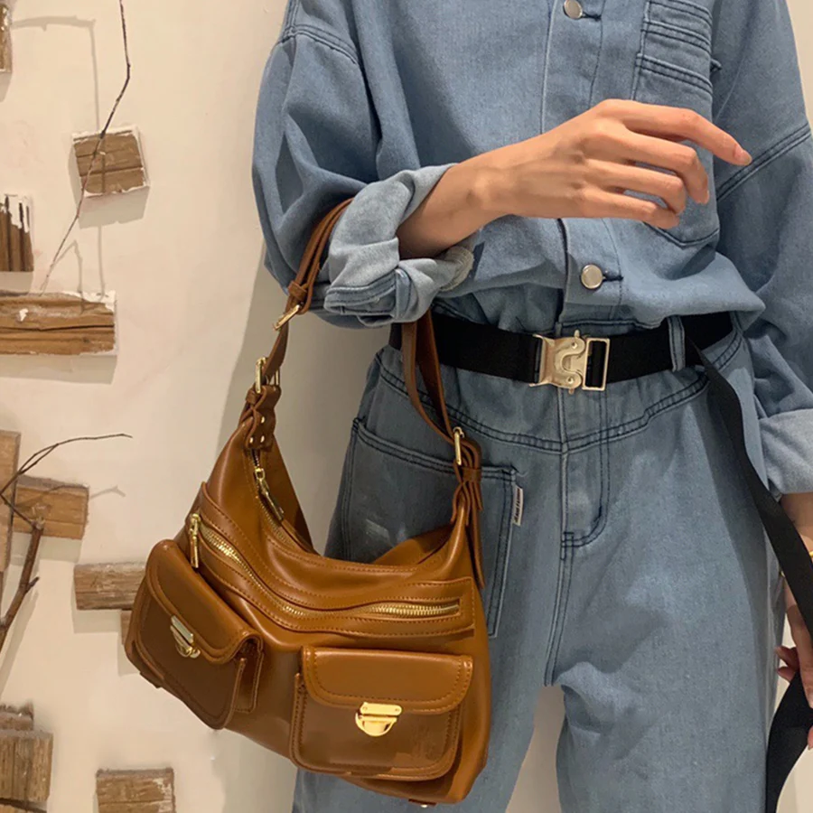 حقيبة نسائية كورية ذات سعة كبيرة بكتف واحد متعددة الاستخدامات حقيبة تحت الإبط للركاب للخريف بجيوب متعددة حقيبة حمل باللون البني #5