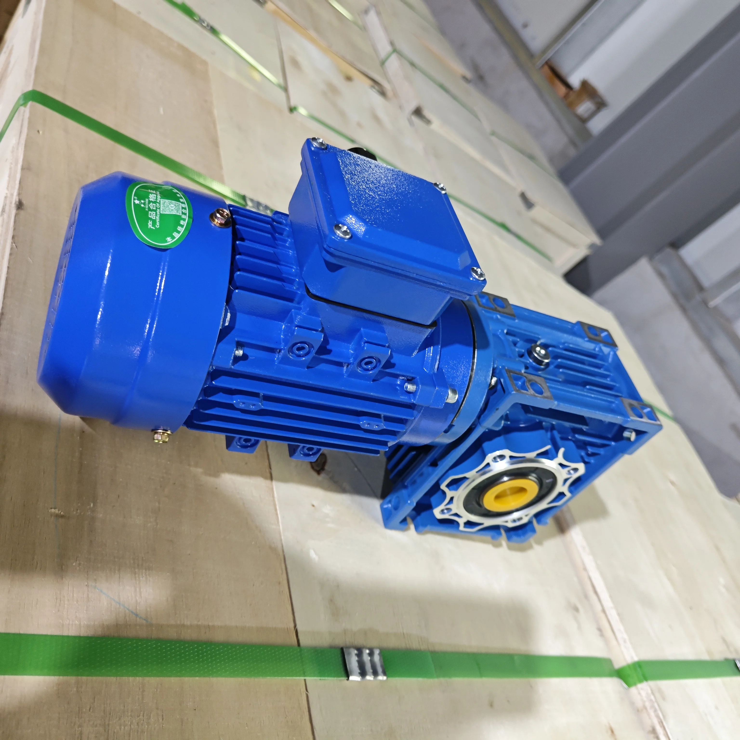 Factory Wholesale YE3 400V 380V 220V 120W 180W 370W Electric Right Angle AC Three Phase Asynchronous Worm Gear Reduction Motor