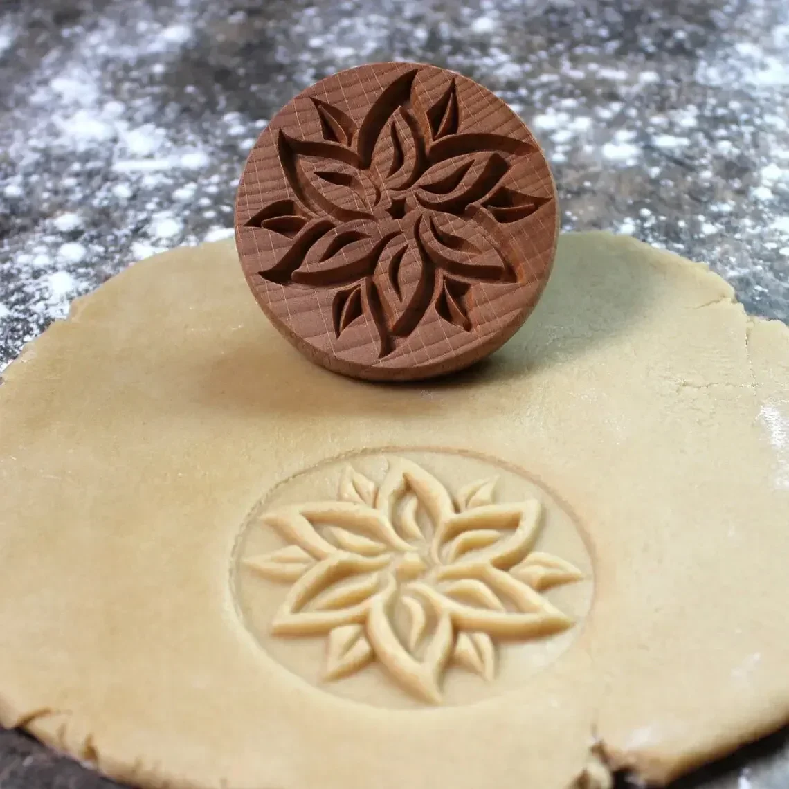 

3D Wooden Cookie Mold Cutter Cookies Stamps Cute Pinecone Flower Cake Embossing Mould Gingerbread Pastry and Baking Accessories