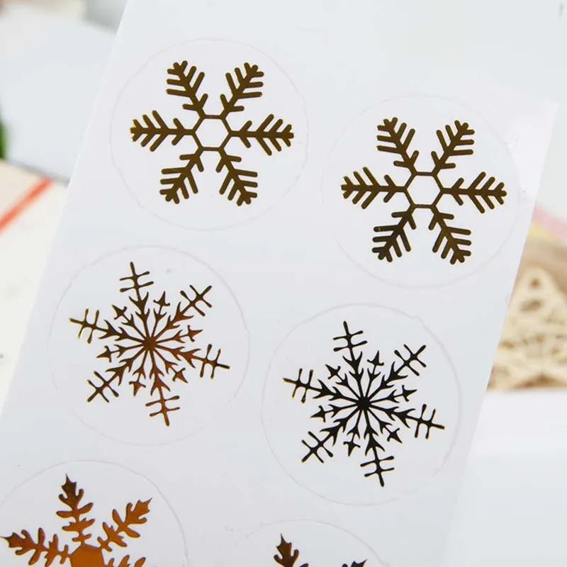 100pcs 2.8cm Gold Snowflake Stickers Clear PVC Sticker Gift Sealing Labels for Christmas Decoration Gift Bags Boxes Seal Label