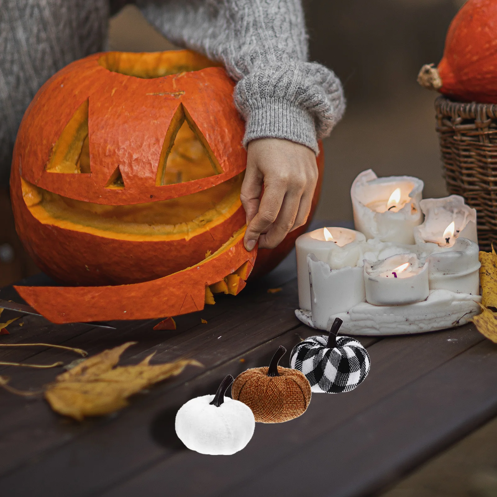 

6 Pcs Simulated Pumpkins Fall Decor Artificial Thanksgiving Halloween Props 5 5cm White Black Plaid Burlap Small Centerpiece