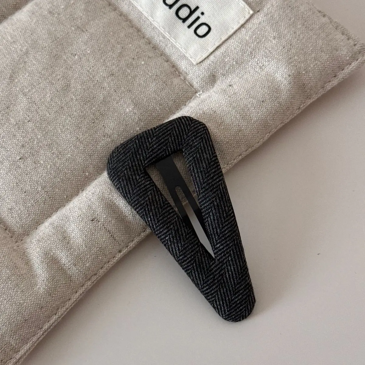 Hair Clip Dark Gray Textured Resin Triangle Comfortable Non Slip Side Bangs Holder Lightweight Durable for Home Office Travel