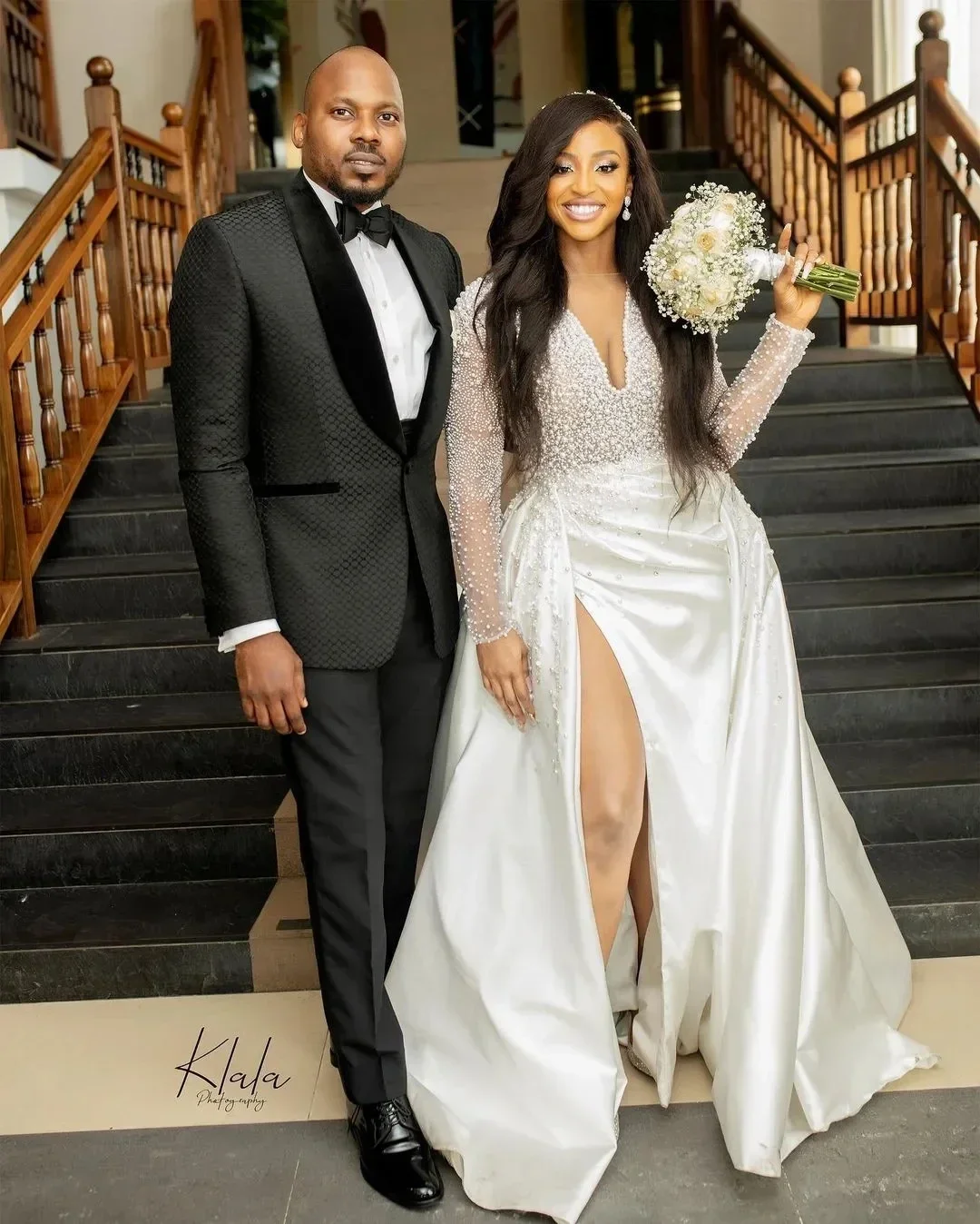 فساتين زفاف مخصصة مع ذيل قابل للانفصال لؤلؤ زي العرائس بأكمام طويلة شفافة باتو العنق الجانب سبليت الساتان فيستدو