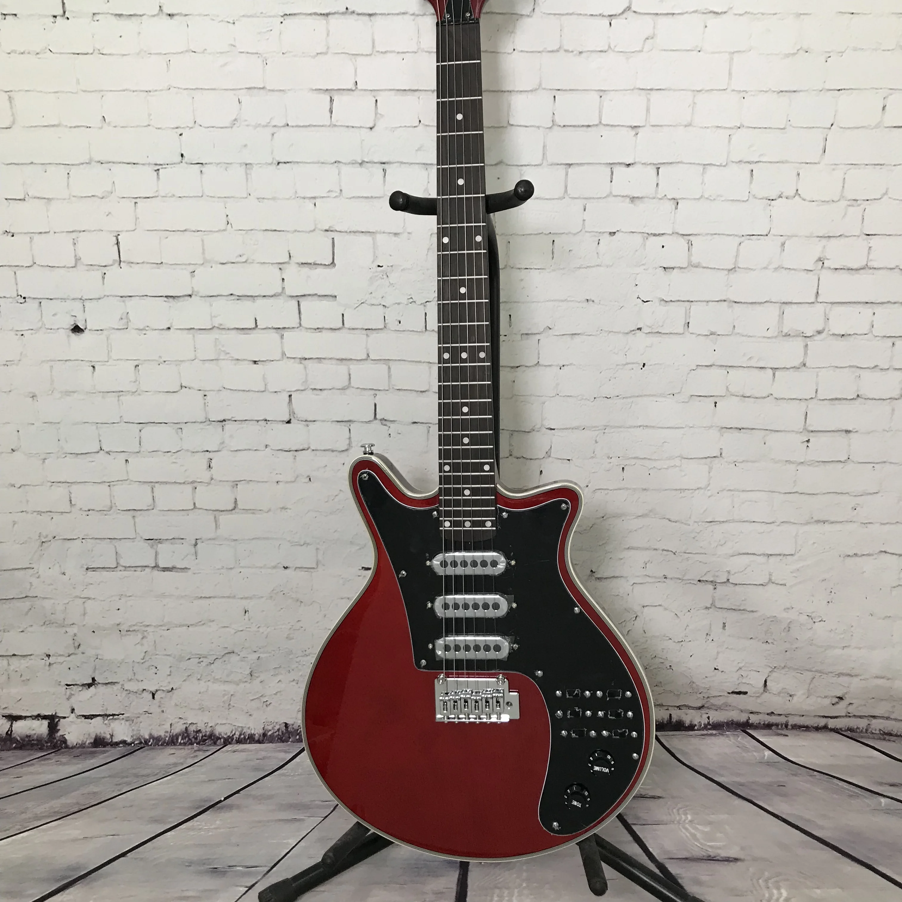 

41-дюймовая красная электрогитара в винтажном стиле, 3 однокатушечных звукоснимателя, тремоло-бридж, фиксированный бридж, для рок-музыки, бесплатная доставка