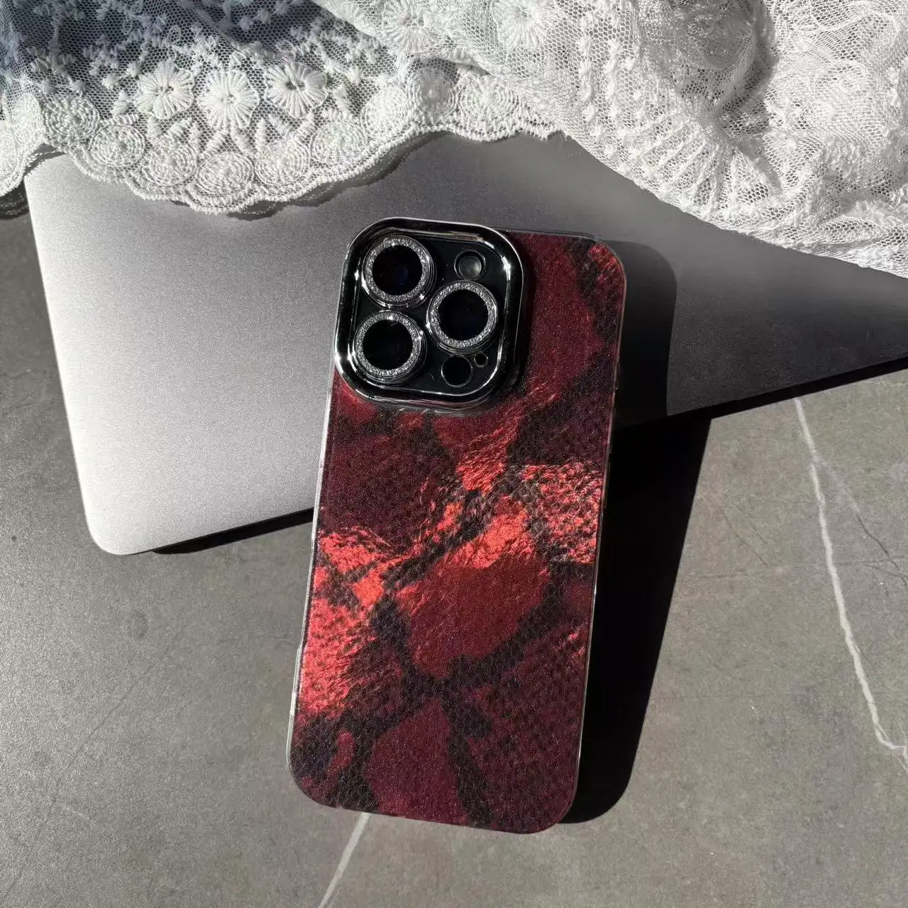 Hoogwaardige slangenleer graan rood bruin zwarte textuur met glazen lens beschermhoes voor iPhone 11 12 13 14 15 16 17 Pro Max