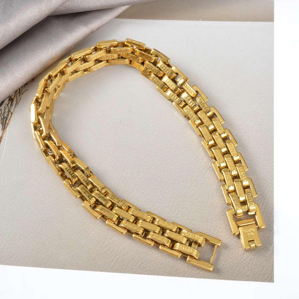 

Classic Watch Band Jewelry Accessory Gold Plated Link Chain Vintage Bracelet for Women Man Gift Everyday Office Dating Wear