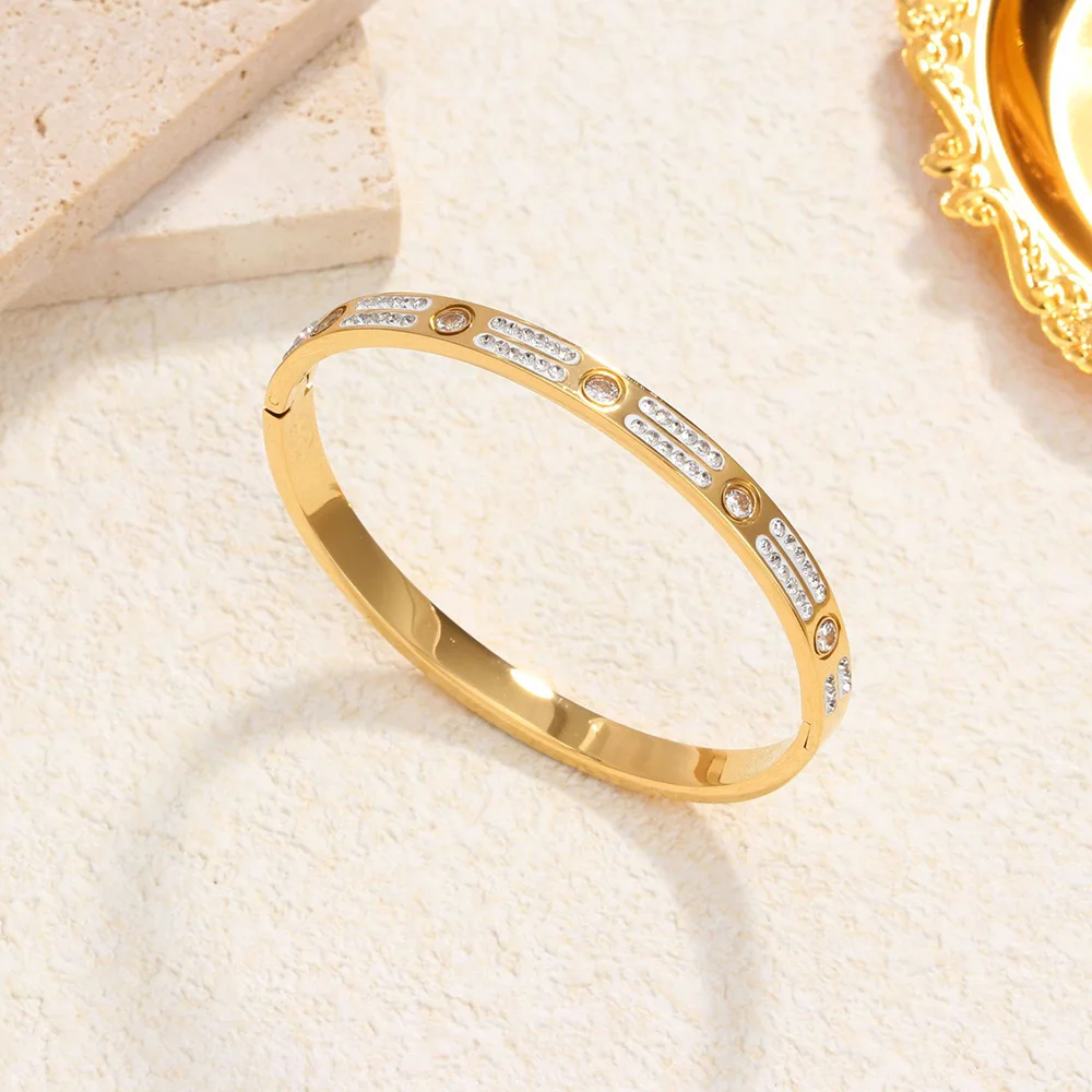 

Premium Feeling Diamond Encrusted Stainless Steel Bracelet , Women's Commuter Elegant Simple Hand Jewelry, Birthday Gift.