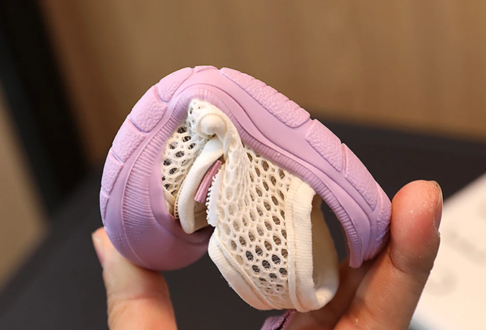 صنادل شبكية صيفية عصرية للفتيات مريحة ومضادة للانزلاق صنادل منعشة للرضع قابلة للتنفس أحذية أطفال صغار أحذية صيفية