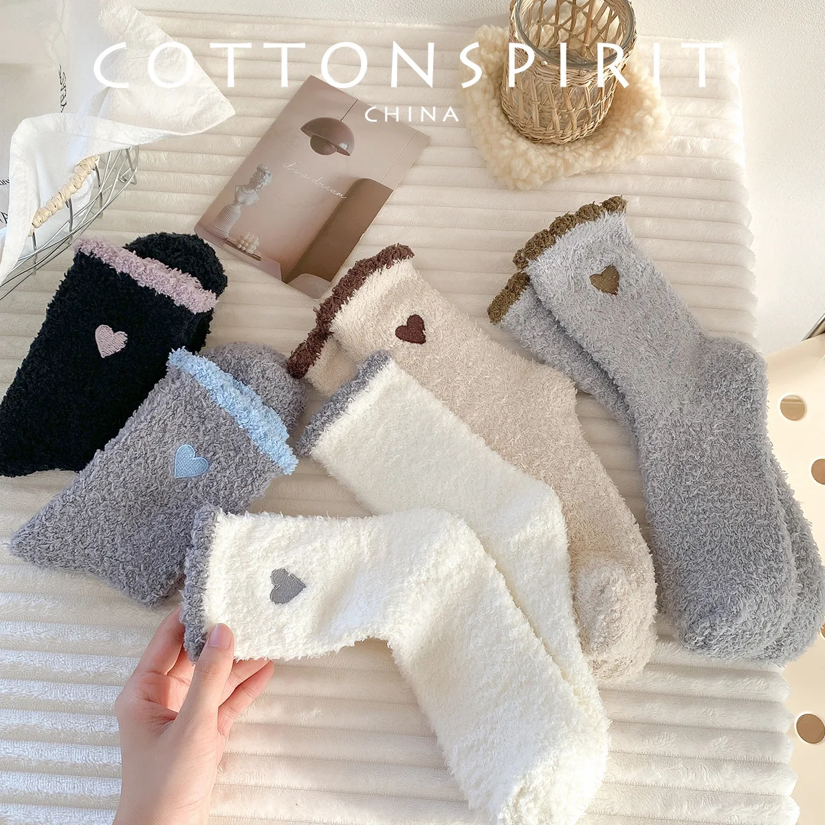 

Winter New Simple Embroidered Love Women Coral Velvet Socks Warm Thickened Female Sleep Hosiery