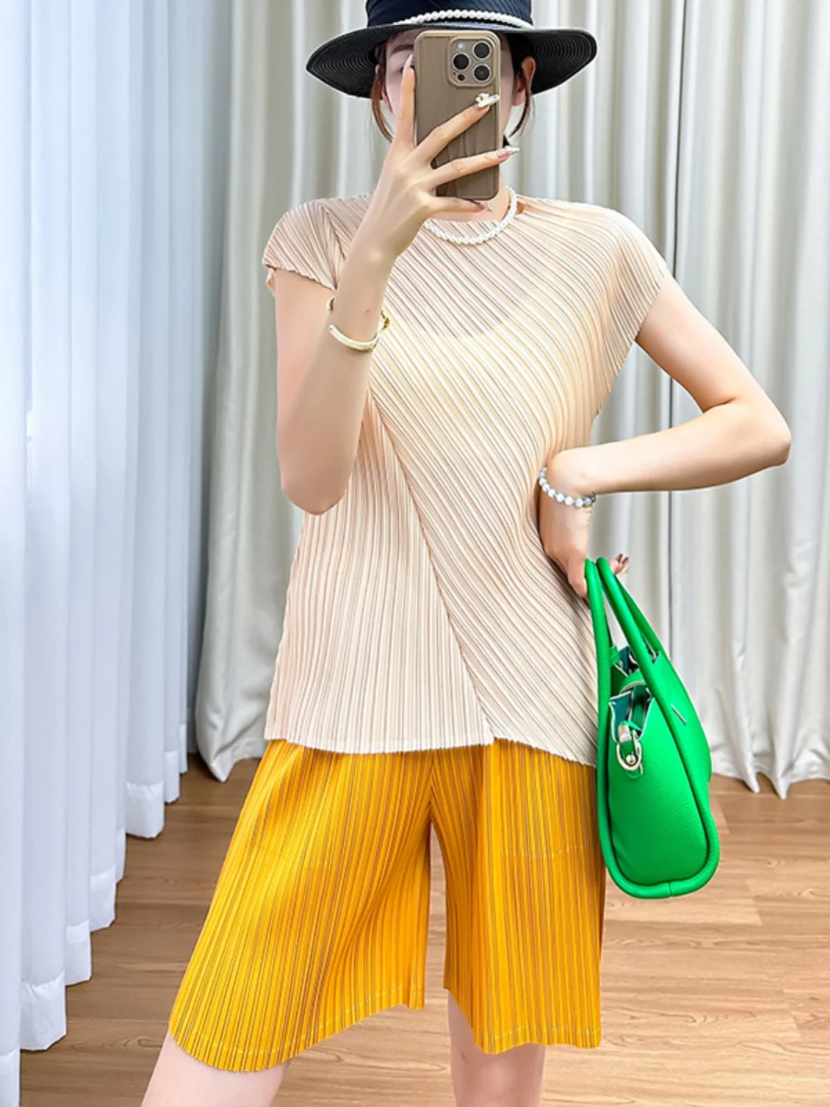 

Summer Korean Style Pure Color Pleated Base Shirt Top Elastic Straight Leg Short Pants Women's Silk Blend Fashionable Commute...