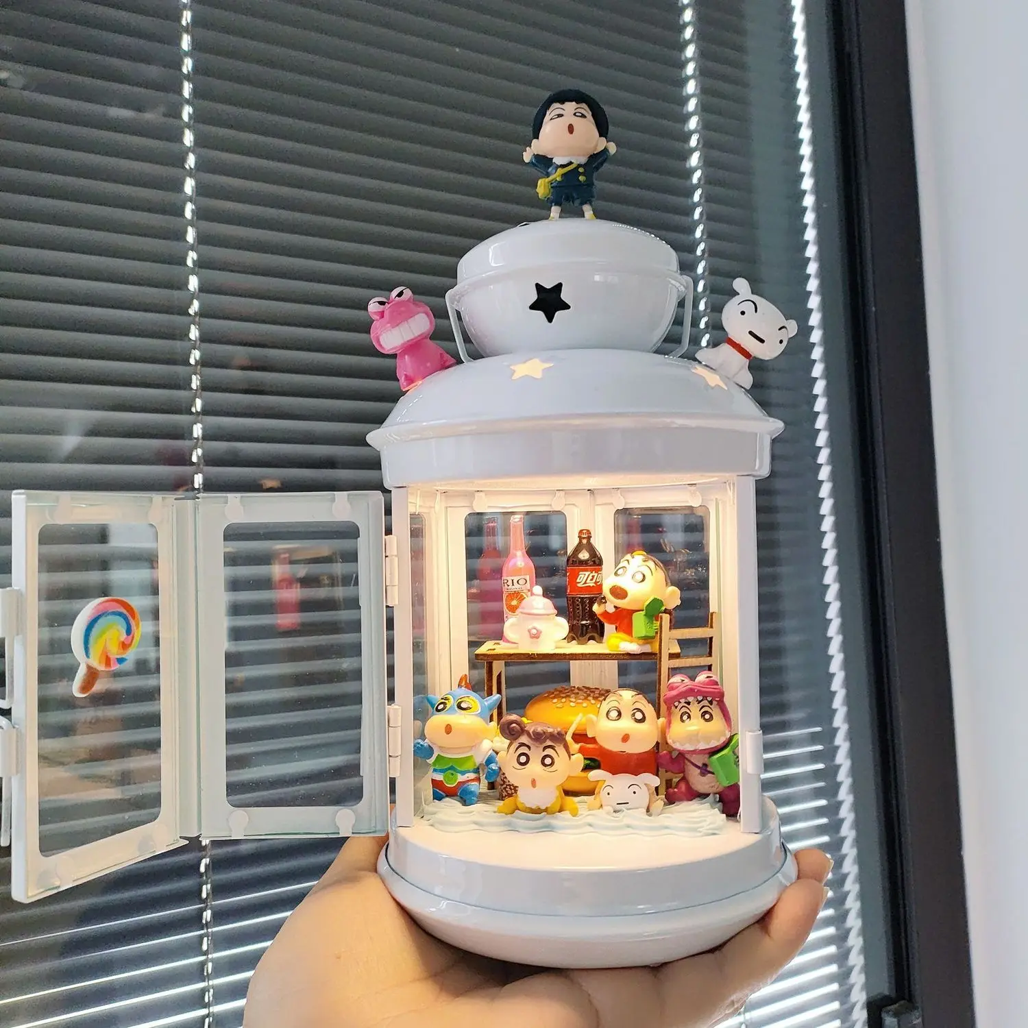 

Cute Crayon Shin-chan DIY Creative Candle Holder Material Package Kawaii Boys and Girls' Night Light Birthday Christmas Gift