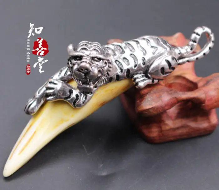 

Imitation Tiger Teeth Big Cat Teeth Pendant with Animal Teeth