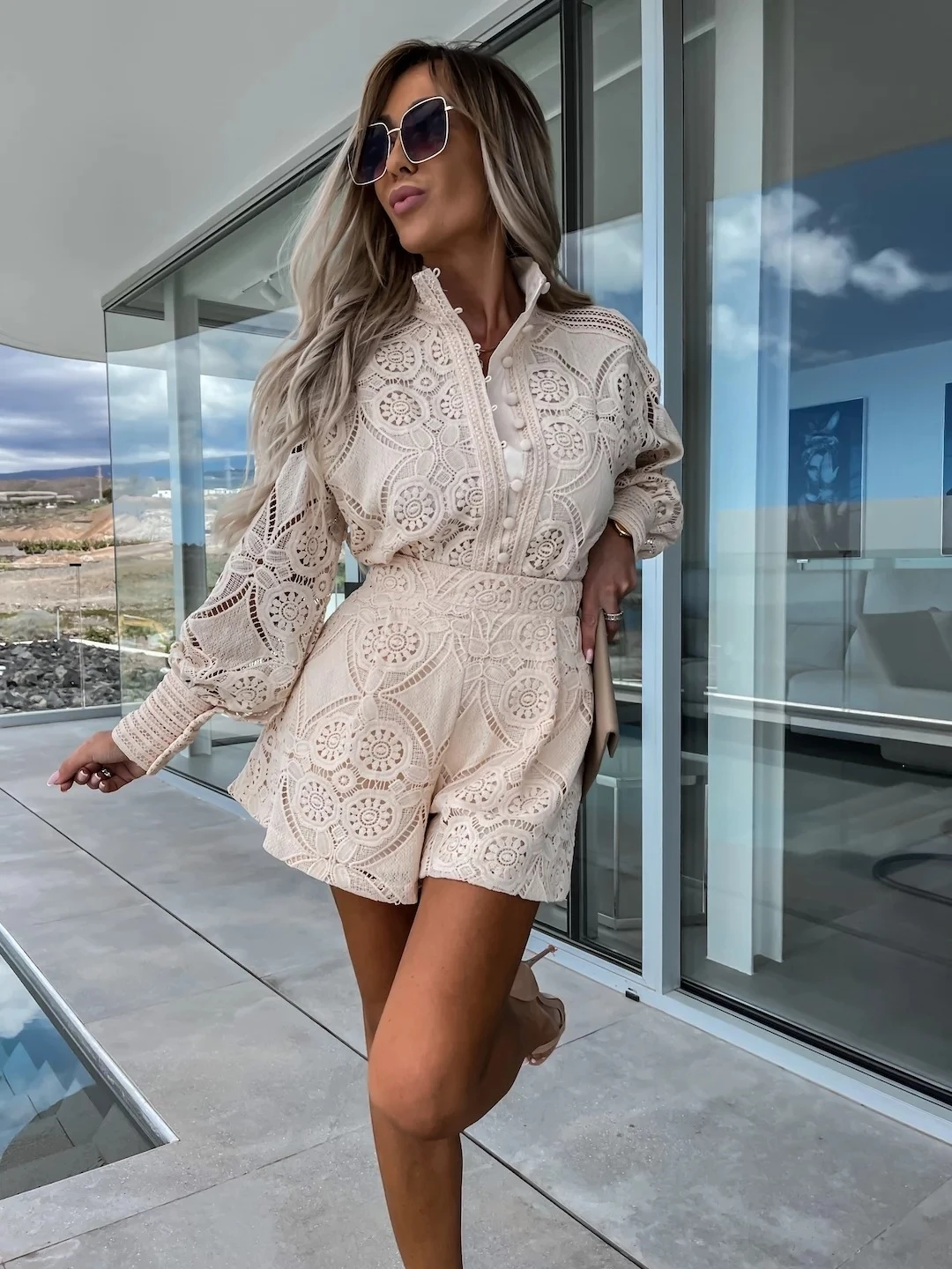 

Pure Color Single Button Stand Collar Lace orts Set Women's Casual Hollow out Faion Set for Young Women 8-25 Years Old