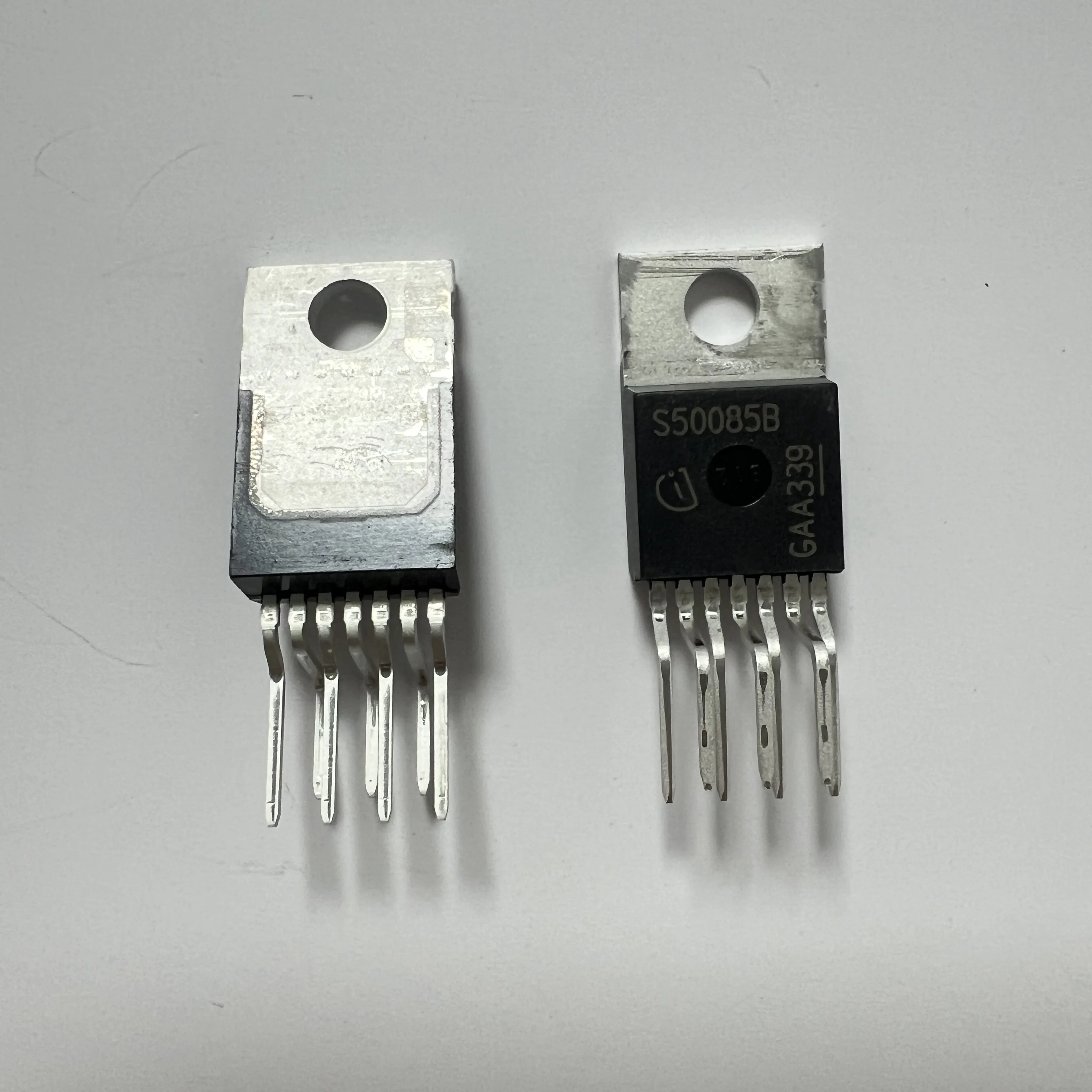 2PCS/LOT(Power Management ICs) BTS50085-1TMB