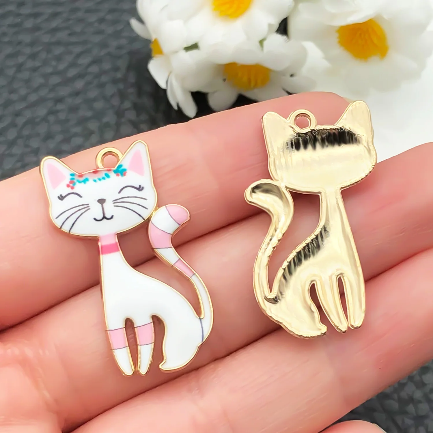 Set van 5/10 grillige olie-druppel kattenbedels - artistieke doe-het-zelf-knutselbenodigdheden voor unieke handgemaakte sieraden en mode-accessoires