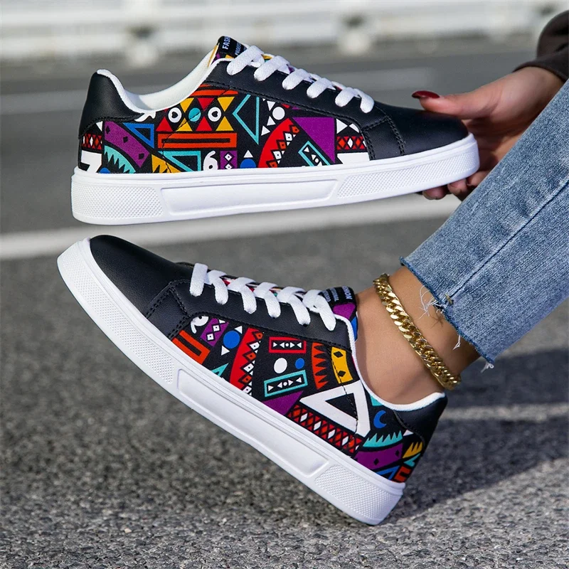 

Street Style Graffiti Skateboard Shoes For Men Women Sports Shoes Lightweight Men's Skate Shoes Non-slip Unisex Casual Sneakers